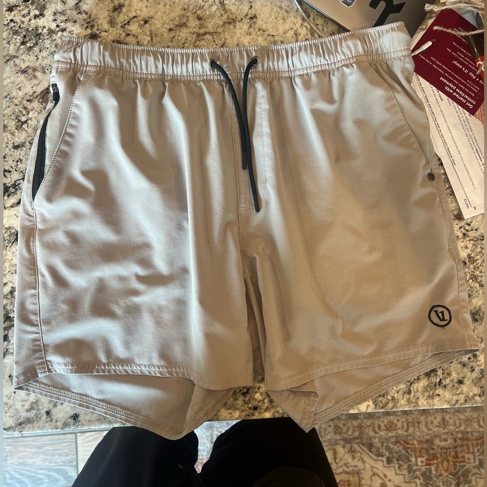 Large Vuori Kore Elevate 5” Short